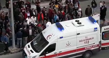TRAFİK MAGANDASI KALDIRIMDAKİ YAYAYI EZİP KAÇTI, ONLARCA ÇOCUK EZİLMEKTEN SON ANDA KURTULDU