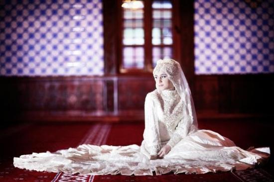 Düğün fotoğrafları için camiyi seçtiler