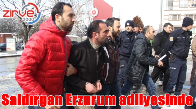 Gazetecilere saldırdı