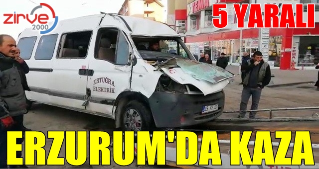 Servis minibüsü kaza yaptı