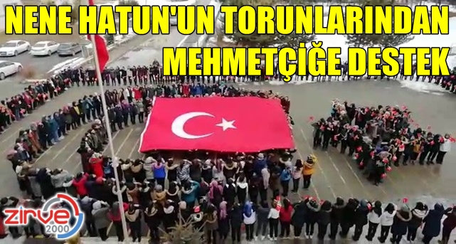 Kız öğrenciler İdlib şehitlerini komando marşı ile andı