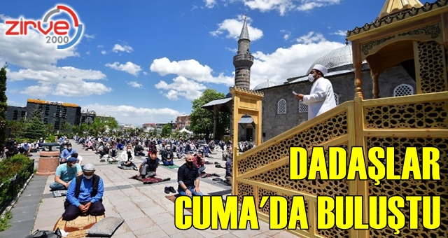 Tarihi mekanlarda cuma namazı heyecanı