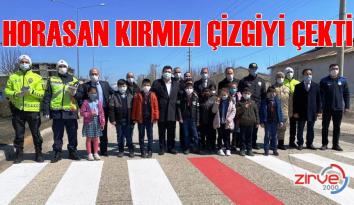 Horasan’da yaya geçitlerinde ‘Kırmızı çizgi’ etkinliği